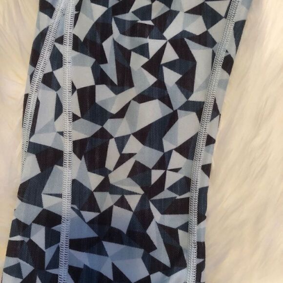 The North Face Blue Abstract‎ Print Capris Small Excellent - Picture 2 of 5